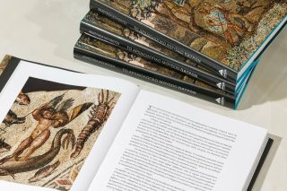 Ο αφιερωματικός τόμος «Το Αρχαιολογικό Μουσείο Πατρών»